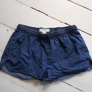 Chambrey shorts. Size M